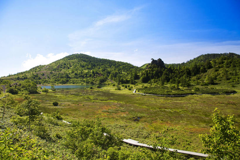 无人,公园,横图,室外,白天,正面,旅游,度假,草地,草坪,湖,湖泊,美景,树林,水,植物,日本,亚洲,阴影,光线,影子,池塘,湖面,景观,水池,水流,水面,云,云朵,云彩,娱乐,草,树,树木,蓝色,绿色,白云,蓝天,天空,阳光,自然,湖水,天,享受,休闲,景色,放松,生长,晴朗,成长,自然风光,东亚,本州,关东地方,本州岛,日本国,群马,群马县,国立公园,晴空,彩图,草津白根山,上信越高原国立公园