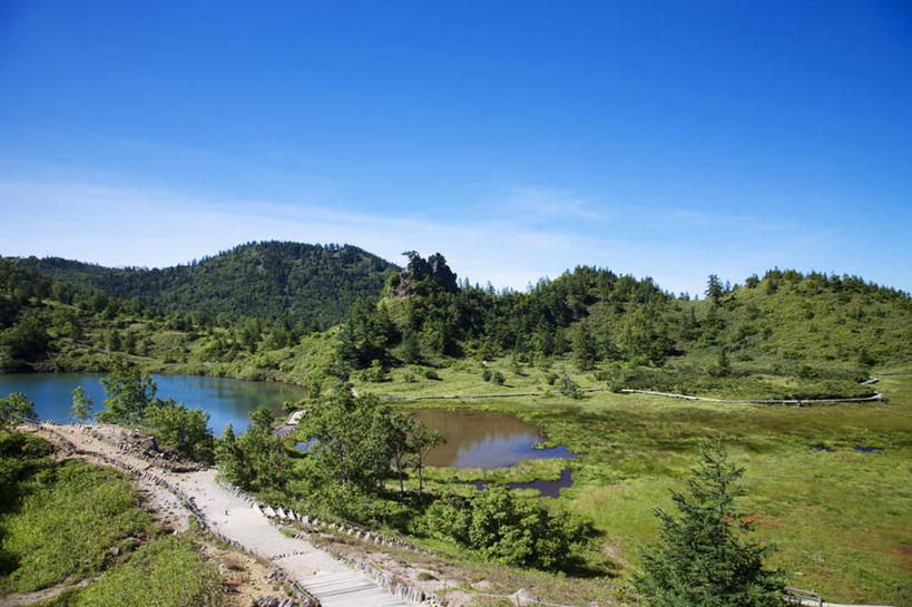 无人,公园,横图,室外,白天,正面,旅游,度假,草地,草坪,湖,湖泊,美景,树林,水,植物,日本,亚洲,阴影,光线,影子,池塘,湖面,景观,水池,水流,水面,云,云朵,云彩,娱乐,草,树,树木,蓝色,绿色,白云,蓝天,天空,阳光,自然,湖水,天,享受,休闲,景色,放松,生长,晴朗,成长,自然风光,东亚,本州,关东地方,本州岛,日本国,群马,群马县,国立公园,晴空,彩图,草津白根山,上信越高原国立公园