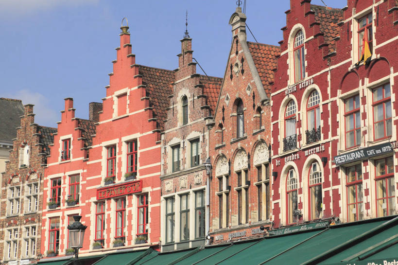 无人,家,横图,室外,白天,仰视,度假,美景,城市风光,城市,比利时,欧洲,一排,许多,阴影,整齐,光线,纹路,纹理,影子,房屋,屋子,景观,云,云朵,很多,云彩,娱乐,楼房,住宅,排列,蓝色,白云,蓝天,天空,阳光,天,享受,休闲,景色,放松,晴朗,西欧,队列,肌理,省会,比利时王国,布鲁日,西佛兰德省,弗拉芒大区,晴空,彩图,低角度拍摄,房子