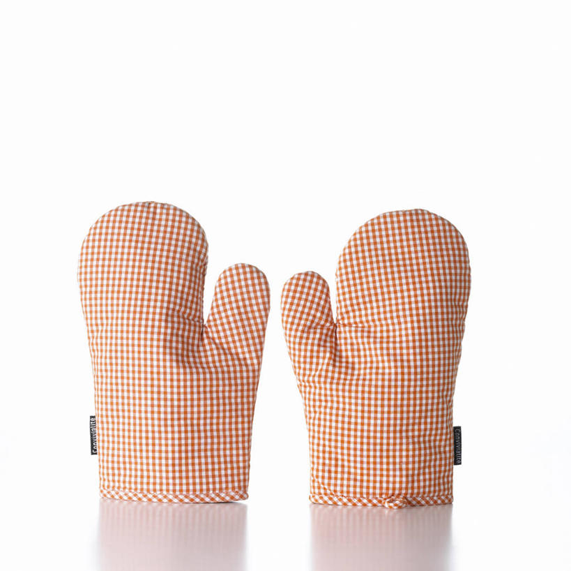 无人,横图,室内,特写,白天,白色背景,正面,安全,静物,一双,阴影,反射,影子,防护,隔热手套,微波炉手套,粉色,手套,摄影,影棚,保护,厨房手套,隔热,彩图,影棚拍摄,拍摄