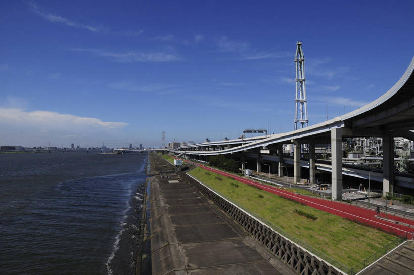 无人,高楼大厦,笑,微笑,露齿笑,横图,室外,白天,正面,度假,草地,草坪,河流,美景,水,植物,城市风光,城市,大厦,道路,建筑,路,摩天大楼,公路,东京,日本,亚洲,阴影,光线,影子,河水,景观,水流,云,云朵,高架,塔,交通,云彩,娱乐,草,蓝色,绿色,白云,蓝天,天空,阳光,天,享受,休闲,景色,放松,晴朗,高架桥,东亚,高架道路,跨线桥,本州,关东地方,本州岛,日本国,东京都,首都高速,首都高速道路,晴空,马路,彩图,大楼,高层建筑,高楼,摩天楼