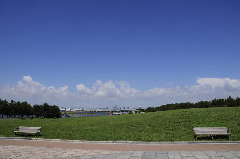 无人,公园,横图,室外,白天,正面,度假,草地,草坪,河流,美景,水,植物,城市风光,城市,道路,路,椅子,东京,日本,亚洲,阴影,光线,影子,长椅,河水,景观,水流,云,云朵,小路,交通,云彩,娱乐,草,树,树木,两个,蓝色,绿色,白云,蓝天,天空,阳光,自然,天,享受,休闲,景色,放松,生长,晴朗,成长,东亚,本州,关东地方,本州岛,日本国,东京都,荒川区,江户川区,晴空,彩图,东京23区,葛西临海公园