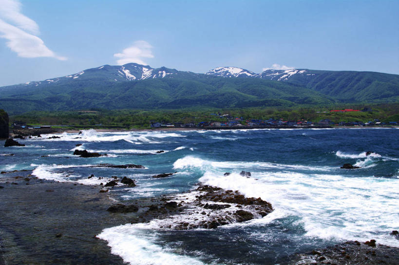 无人,家,横图,室外,白天,正面,旅游,度假,海浪,海洋,美景,沙滩,山,树林,雪,雪山,植物,大雪,别墅,北海道,日本,亚洲,阴影,光线,沙子,影子,房屋,屋子,冰,海岸,积雪,景观,浪花,山峰,雪景,云,云朵,冬季,冬天,公寓,沙地,山峦,云彩,娱乐,洋房,楼房,住宅,树,树木,蓝色,绿色,白云,蓝天,天空,阳光,自然,海水,天,享受,休闲,景色,放松,寒冷,生长,晴朗,成长,冰冷,自然风光,海景,东亚,日本国,北海道地方,北海道岛,严寒,冰凉,酷寒,凛冽,凛凛,极冷,大海,风浪,海,海水的波动,海滩,近岸浪,涌浪,晴空,彩图,房子,后志支厅,后志综合振兴局,积丹,积丹半岛,道央
