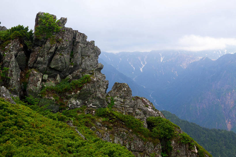 无人,横图,室外,白天,正面,旅游,度假,石头,美景,山,山脉,植物,长野县,日本,亚洲,阴影,光线,石子,影子,景观,山峰,云,云朵,山峦,云彩,娱乐,树,树木,蓝色,绿色,白云,蓝天,天空,阳光,自然,群山,天,享受,休闲,景色,放松,生长,晴朗,成长,自然风光,东亚,本州,本州岛,日本国,中部地方,长野,安昙野,安昙野市,石块,岩石,晴空,彩图