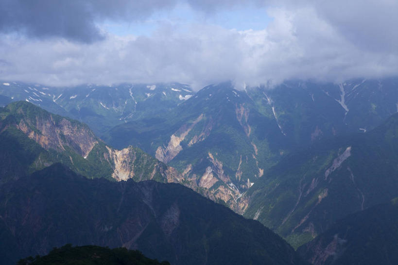 无人,横图,室外,白天,正面,旅游,度假,美景,山,山脉,树林,植物,长野县,日本,亚洲,阴影,光线,影子,景观,山峰,云,云朵,山峦,云彩,娱乐,树,树木,蓝色,绿色,白云,蓝天,天空,阳光,自然,群山,天,享受,休闲,景色,放松,生长,晴朗,成长,自然风光,东亚,本州,本州岛,日本国,中部地方,长野,安昙野,安昙野市,晴空,彩图