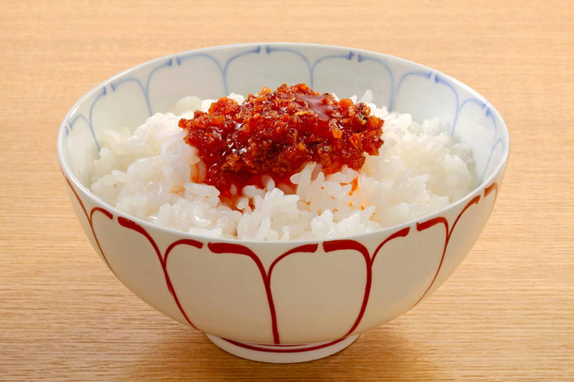 米饭,无人,横图,俯视,室内,特写,白天,桌面,桌子,木制,陶瓷,调料,酱料,酱汁,佐料,陶瓷制品,饭,调味品,调味料,酱,辣酱,一个,红色,木制品,容器,碗,摄影,影棚,单个,储藏,辣椒酱,五谷,储存,彩图,高角度拍摄,影棚拍摄,拍摄,贮存