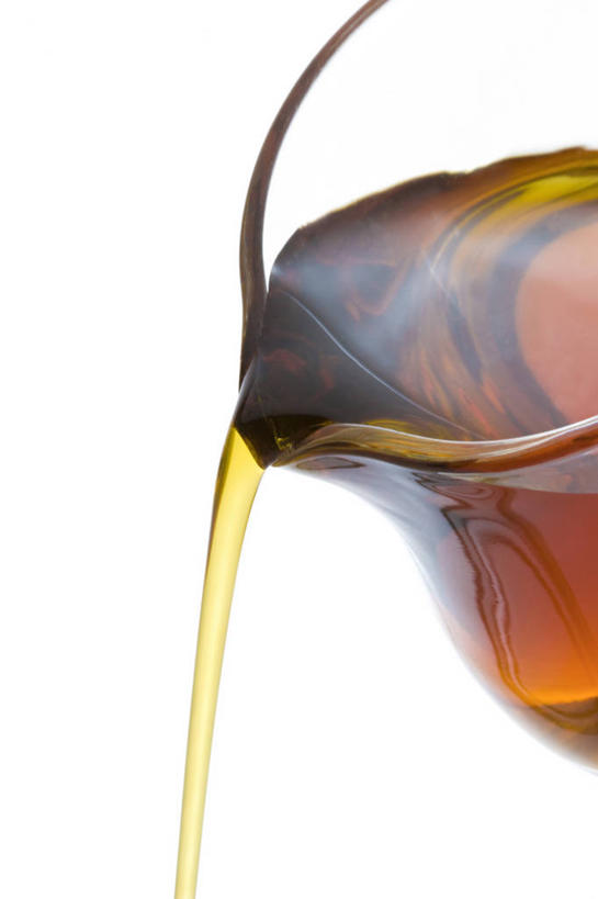 无人,竖图,室内,特写,白天,白色背景,正面,玻璃,倒,阴影,反射,粘稠,壶,影子,调料,糖,调味品,调味料,玻璃制品,水壶,一个,白色,茶壶,摄影,影棚,单个,糖浆,枫糖浆,黏稠,一壶,浓厚,彩图,影棚拍摄,拍摄