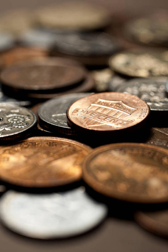 无人,竖图,俯视,室内,特写,白天,钱,美元,静物,金属制品,一堆,许多,阴影,堆叠,堆积,朦胧,模糊,反射,金属,钱币,影子,很多,金融,经济,日元,堆,流通,贸易,货币,现金,硬币,彩图,高角度拍摄,日圆