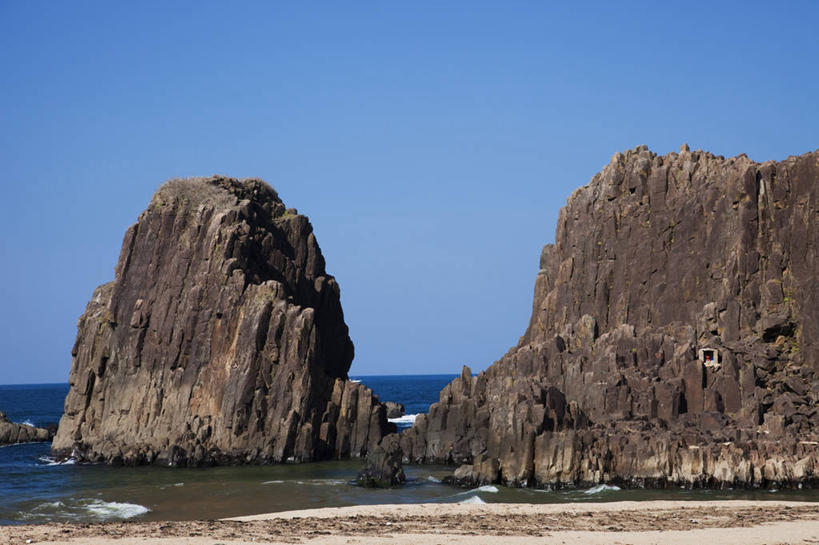 无人,公园,横图,室外,白天,正面,旅游,度假,海浪,海洋,石头,美景,沙滩,京都,日本,亚洲,阴影,光线,沙子,石子,影子,海岸,景观,浪花,沙地,娱乐,蓝色,蓝天,天空,阳光,自然,海水,天,享受,休闲,景色,放松,京都府,晴朗,自然风光,海景,东亚,本州,万里无云,本州岛,日本国,近畿地方,近畿,大海,风浪,海,海水的波动,海滩,近岸浪,石块,岩石,涌浪,晴空,晴空万里,彩图,国定公园,丹后天桥立大江山国定公园