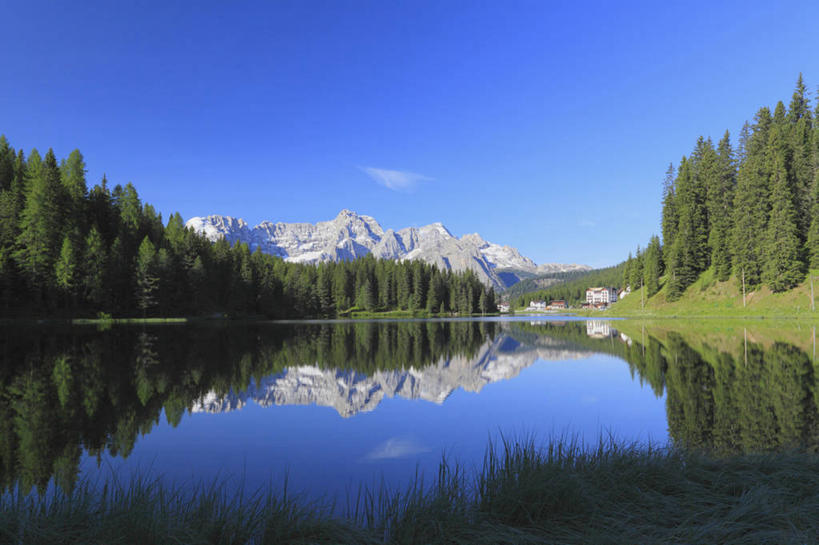 无人,横图,室外,白天,正面,旅游,度假,湖,湖泊,美景,森林,树林,水,植物,意大利,欧洲,阿尔卑斯山,阴影,光线,影子,湖面,景观,水流,水面,云,云朵,云彩,娱乐,树,树木,蓝色,绿色,白云,倒影,蓝天,天空,阳光,自然,湖水,天,享受,休闲,景色,放松,生长,晴朗,成长,倒映,南欧,自然风光,阿尔卑斯山脉,意大利共和国,威内托,威内托大区,反照,多洛米蒂山脉,贝卢诺,贝卢诺省,晴空,彩图,波尔萨诺,博尔扎诺,特伦托自治省