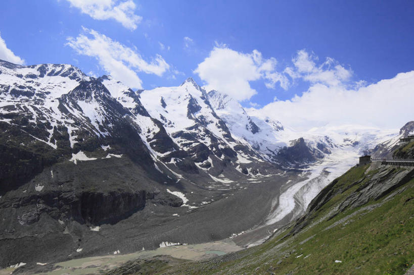无人,横图,室外,白天,正面,旅游,度假,草地,草坪,石头,美景,山,雪,雪山,植物,大雪,奥地利,欧洲,阴影,光线,石子,影子,冰,积雪,景观,山峰,雪景,云,云朵,冬季,冬天,山峦,云彩,娱乐,草,蓝色,绿色,白云,蓝天,天空,阳光,自然,天,享受,休闲,景色,放松,寒冷,晴朗,冰冷,自然风光,中欧,严寒,奥地利共和国,冰凉,酷寒,凛冽,凛凛,极冷,克恩顿州,卡林西亚,克恩滕州,大格洛克纳山,石块,晴空,彩图