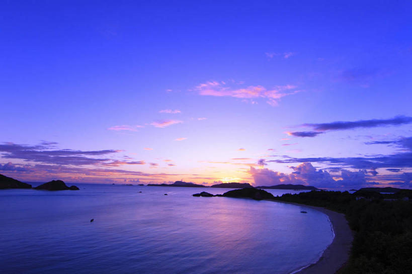 无人,横图,室外,白天,正面,旅游,度假,海浪,海洋,石头,美景,日落,沙滩,山,山脉,日本,亚洲,阴影,光线,沙子,石子,影子,海岸,景观,浪花,山峰,晚霞,霞光,落日,沙地,山峦,背光,娱乐,冲绳,阳光,自然,海水,黄昏,群山,享受,休闲,景色,彩霞,放松,冲绳县,自然风光,逆光,海景,东亚,琉球群岛,日本国,九州地方,夕照,薄暮,冲绳群岛,大海,风浪,海,海水的波动,海滩,近岸浪,石块,岩石,涌浪,夕阳,彩图,傍晚,岛尻郡,渡嘉敷村,庆良间群岛,琉球列岛,斜阳