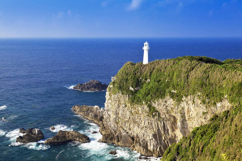 无人,横图,室外,白天,正面,旅游,度假,草地,草坪,海浪,海洋,石头,美景,沙滩,山,山脉,植物,道路,日本,亚洲,阴影,光线,信息,沙子,石子,影子,海岸,景观,浪花,山顶,山峰,水平线,云,云朵,辽阔,灯塔,交通,海平线,沙地,山峦,云彩,方向,娱乐,草,蓝色,绿色,白云,蓝天,天空,阳光,自然,海水,群山,天,享受,休闲,广阔,景色,放松,晴朗,引导,指引,一望无际,自然风光,海景,东亚,沉积岩,高知,日本国,高知县,四国地方,四国,四国岛,航标,无边无际,一马平川,颠峰,极峰,水成岩,大海,风浪,海,海水的波动,海滩,近岸浪,石块,岩石,涌浪,晴空,彩图,土佐清水市,足摺岬,水天相接,水天一线,导航