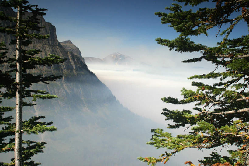 无人,公园,横图,俯视,室外,白天,旅游,度假,美景,山,山脉,树林,植物,雾,美国,阴影,朦胧,模糊,光线,影子,景观,山峰,云,云朵,山峦,云彩,娱乐,树,树木,蓝色,绿色,白云,蓝天,天空,阳光,自然,群山,天,享受,休闲,景色,放松,生长,成长,迷雾,北美,北美洲,自然风光,美洲,蒙大拿州,北亚美利加洲,亚美利加洲,蒙大拿,长空之乡,财富之州,冰河公园,冰河国家公园,大雾,彩图,高角度拍摄