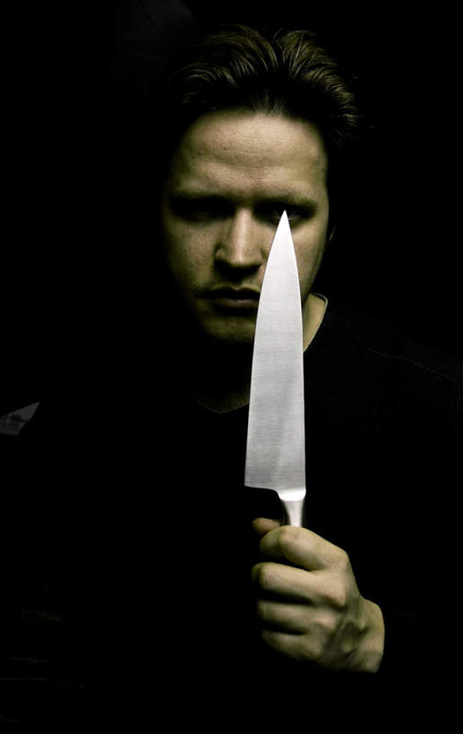 西方人,一个人,竖图,室内,白天,正面,竞争,欧洲,欧洲人,仅一个男性,仅一个人,对抗,黑色背景,冲突,刀具,破坏,仅一个年轻男性,刀,武器,战争,摄影,影棚,损坏,攻击,威胁,对立,矛盾,兵器,防御,敌对,挫败,斗争,抗拒,抗衡,凶器,杀伤,威慑,危险,男人,男性,年轻男性,白种人,半身,彩图,影棚拍摄,拍摄,匕首