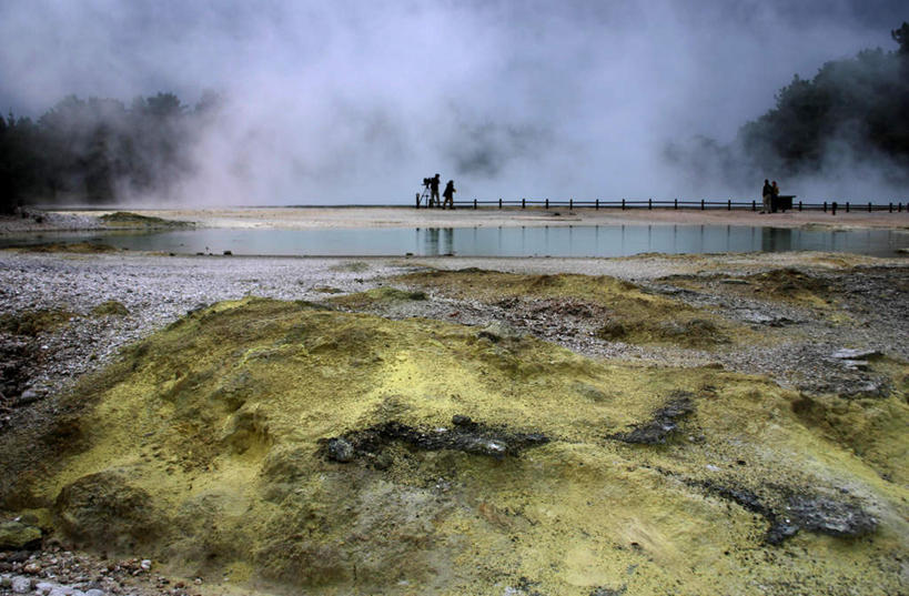 无人,公园,横图,室外,白天,正面,旅游,度假,湖,湖泊,美景,水,温泉,雾,新西兰,沸腾,朦胧,模糊,蒸汽,湖面,景观,水流,水面,青苔,苔藓,朝霞,晨曦,黎明,水蒸气,雾气,娱乐,蓝色,蓝天,天空,自然,湖水,天,享受,休闲,发电,发电站,景色,放松,泉水,气体,自然风光,大洋洲,间歇泉,蒸发,纽西兰,长白云之乡,朝阳,彩图,破晓