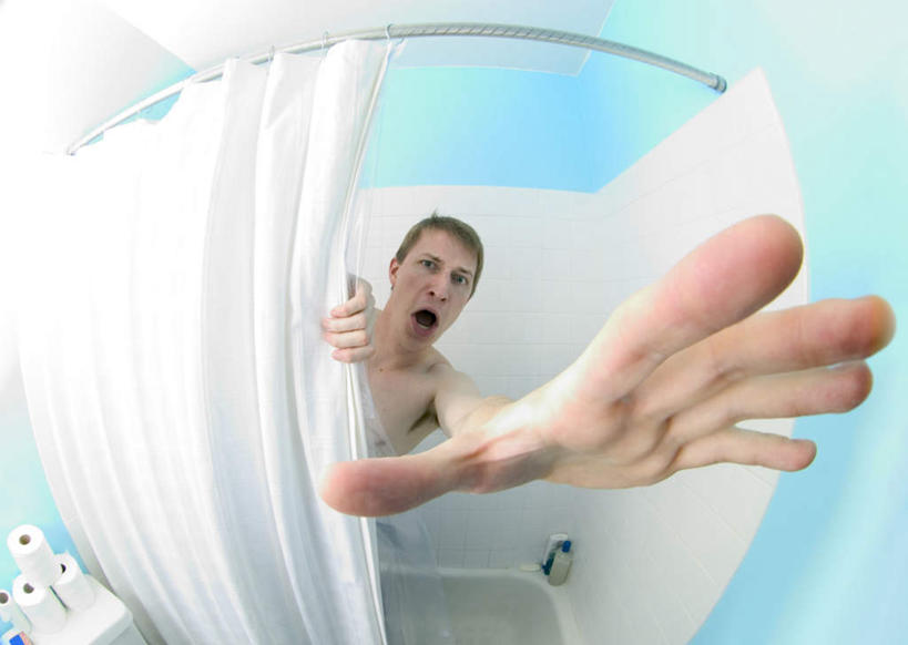 西方人,手,腿部,腿,一个人,横图,室内,白天,正面,广角镜头,鱼眼镜头,洗澡,卫生间,浴室,欧洲,欧洲人,仅一个男性,仅一个人,握,展开,张开,注视,干净,仅一个年轻男性,观察,看,清洁,张嘴,享受,健康,手部,放松,喊,握着,保健,观看,尖叫,门帘,察看,卫生,喊叫,关注,震动,张大嘴巴,泡汤,震惊,男人,男性,年轻男性,白种人,淋浴房,张开嘴,半身,彩图,沐浴,冲凉房,沐浴间,沐浴室