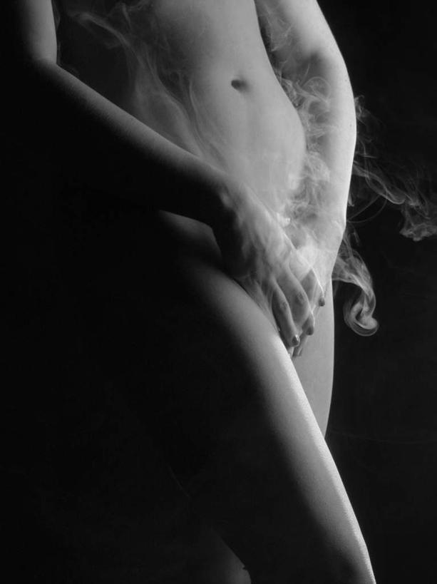 西方人,手,裸体,一个人,站,竖图,黑白,室内,白天,侧面,欧洲,欧洲人,双手,仅一个年轻女性,仅一个女性,仅一个人,黑色背景,裸露,站着,手部,遮,遮掩,摄影,影棚,赤裸,掩盖,遮挡,裸,遮盖,掩饰,赤身,年轻女性,女人,女性,白种人,站立,半身,影棚拍摄,拍摄