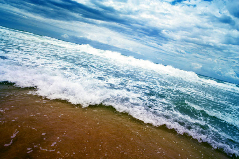 无人,横图,室外,白天,正面,旅游,度假,海浪,海洋,美景,沙滩,沙子,海岸,景观,浪花,云,云朵,沙地,倾斜,云彩,娱乐,蓝色,白云,蓝天,天空,自然,海水,天,享受,休闲,景色,放松,晴朗,汹涌,自然风光,海景,澎湃,磅礴,大海,风浪,海,海水的波动,海滩,近岸浪,涌浪,晴空,彩图