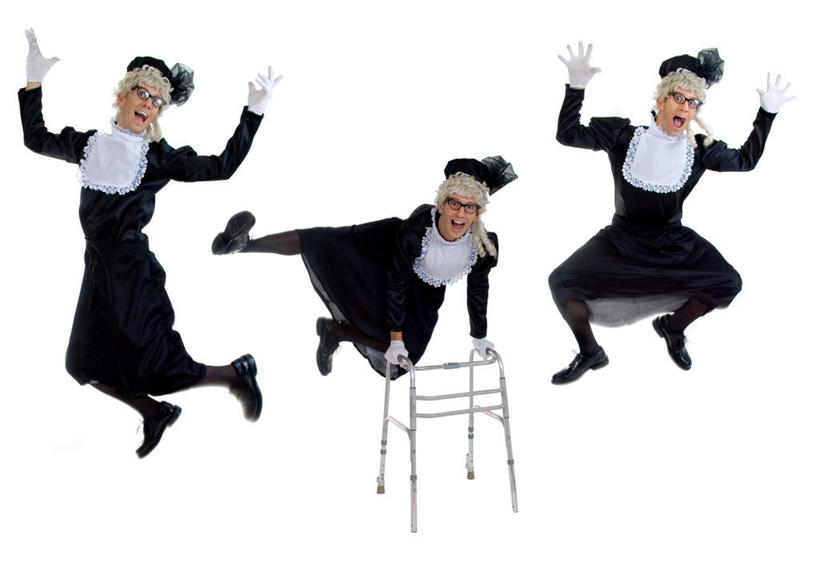 西方人,一个人,跳,举,笑,大笑,横图,室内,白天,白色背景,正面,兴奋,欧洲,欧洲人,仅一个女性,仅一个人,托,张嘴,摄影,仅一个老年女性,影棚,连续,张大嘴巴,哈哈大笑,持续,继续,延续,老年女性,女人,女性,白种人,张开嘴,举起,举手,举着,跳跃,向上举,向上伸,向上托,彩图,全身,影棚拍摄,高兴,狂笑,拍摄