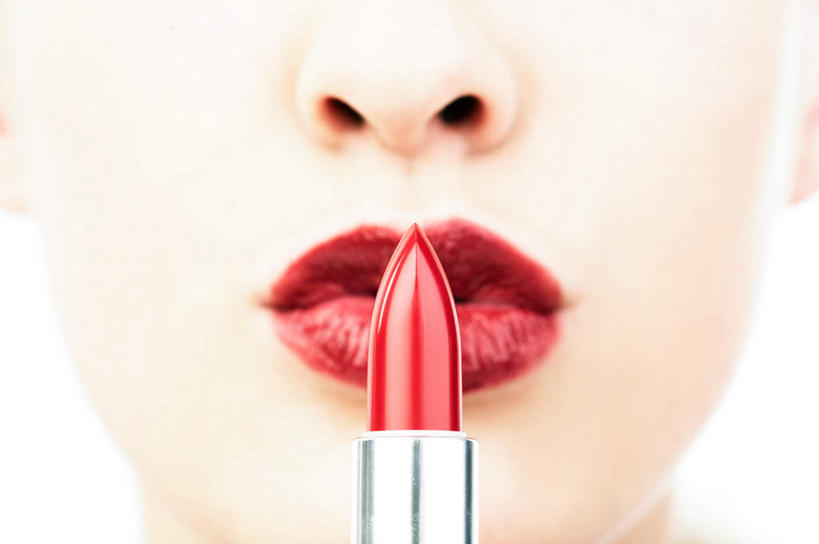 西方人,鼻子,嘴,一个人,横图,室内,特写,白天,白色背景,正面,化妆,欧洲,欧洲人,仅一个年轻女性,仅一个女性,仅一个人,口红,遮,遮掩,摄影,影棚,一支,掩盖,遮挡,红唇,遮盖,掩饰,年轻女性,女人,女性,白种人,鼻,鼻孔,嘴巴,嘴唇,半身,彩图,影棚拍摄,拍摄