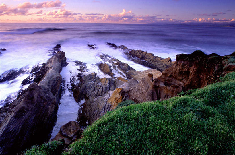 无人,横图,俯视,室外,白天,旅游,度假,海浪,海洋,石头,美景,日落,植物,美国,许多,散落,石子,景观,浪花,晚霞,霞光,落日,很多,娱乐,树,树木,蓝色,绿色,蓝天,天空,自然,海水,黄昏,天,享受,休闲,景色,彩霞,放松,生长,成长,散乱,北美,北美洲,加利福尼亚,自然风光,美洲,海景,加州,加利福尼亚州,金州,黄金州,北亚美利加洲,亚美利加洲,夕照,狼藉,大海,风浪,海,海水的波动,近岸浪,石块,岩石,涌浪,夕阳,彩图,高角度拍摄,斜阳