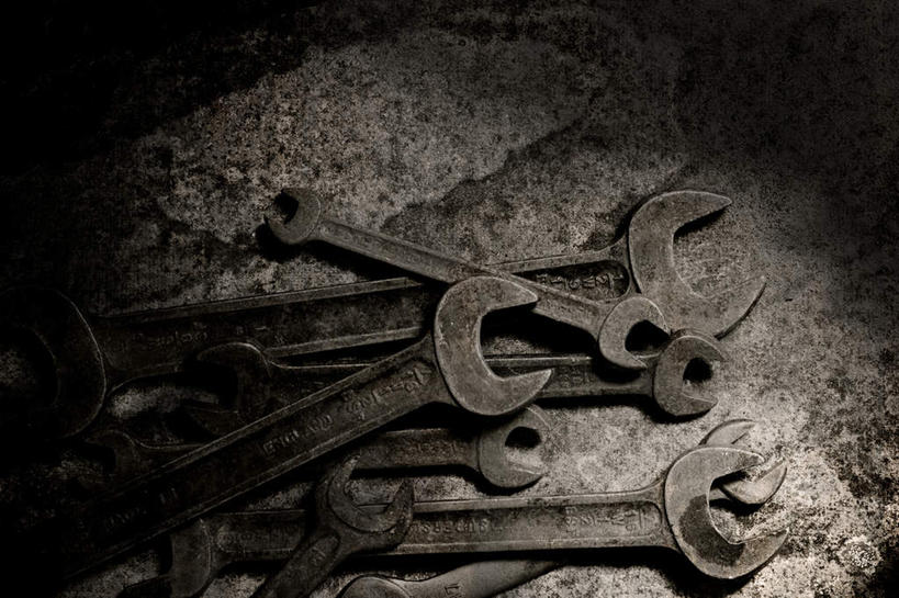 无人,横图,俯视,黑白,室内,特写,白天,静物,金属制品,一堆,许多,阴影,堆叠,堆积,生锈,光线,金属,工具,影子,很多,阳光,堆,扳手,扳头,锈迹斑斑,高角度拍摄