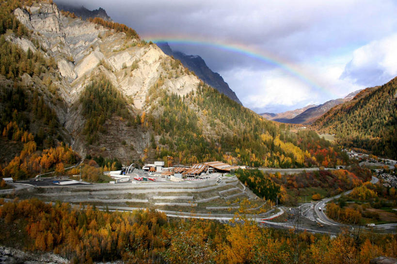 无人,横图,彩色,室外,白天,正面,旅游,度假,彩虹,草地,草坪,湖,湖泊,石头,美景,山,山脉,水,植物,意大利,欧洲,阴影,波纹,光线,石子,影子,湖面,景观,山峰,水流,水面,云,云朵,山峦,云彩,娱乐,草,树,树木,蓝色,绿色,白云,蓝天,水纹,天空,阳光,自然,波浪,湖水,群山,天,享受,休闲,景色,放松,生长,晴朗,成长,五颜六色,色彩斑斓,南欧,自然风光,五彩缤纷,沉积岩,意大利共和国,首府,五彩斑斓,奥斯塔,瓦莱达奥斯塔,瓦莱达奥斯塔大区,五光十色,水成岩,石块,岩石,虹,虹桥,七彩虹,晴空,天虹,彩图