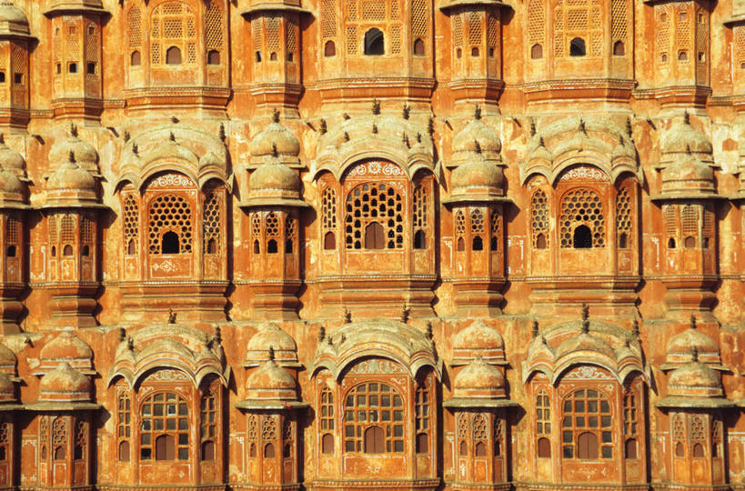 无人,宫殿,横图,室外,白天,正面,旅游,度假,名胜古迹,窗户,标志建筑,地标,建筑,印度,亚洲,一排,许多,阴影,遗迹,整齐,光线,影子,墙,古迹,文物,娱乐,建设,古建筑,玻璃窗,墙壁,墙面,排列,阳光,享受,休闲,橙色,旅游胜地,放松,宫廷,队列,南亚,古文明,首府,拉贾斯坦邦,拉贾斯坦,印度共和国,红粉之城,斋普尔,彩图,宫庭