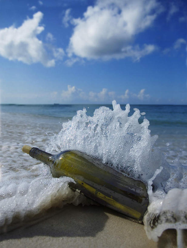 无人,竖图,室外,白天,正面,旅游,度假,神秘,美景,沙滩,阴影,光线,罐子,沙子,影子,海岸,景观,水平线,云,云朵,辽阔,漂流瓶,艺术品,海平线,沙地,云彩,娱乐,玻璃制品,装饰品,蓝色,白云,蓝天,天空,阳光,自然,玻璃瓶,瓶子,天,祈祷,享受,休闲,广阔,惊喜,景色,放松,许愿,期待,晴朗,一望无际,祈求,自然风光,许愿瓶,偶然,无边无际,一马平川,海滩,晴空,彩图,水天相接,水天一线