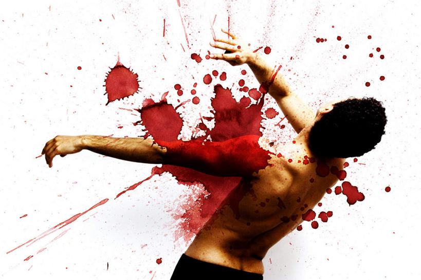 西方人,赤膊,一个人,横图,室内,白天,白色背景,欧洲,欧洲人,仅一个男性,仅一个人,飞溅,溅,液体,仅一个年轻男性,背面,红色,血液,摄影,影棚,死亡,暴力,喷洒,殒命,灭亡,男人,男性,年轻男性,白种人,半身,彩图,影棚拍摄,拍摄