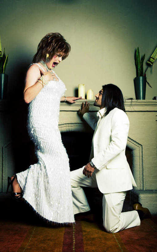 西方人,手,两个人,站,跪,竖图,室内,白天,侧面,婚纱,爱情,椅子,欧洲,欧洲人,一张,浪漫,注视,手叉腰,相视,白色,叉腰,观察,看,站着,温暖,温馨,面对面,手部,恩爱,恋人,观看,对视,求婚,和睦,察看,关注,相对,相看,男人,男性,年轻男性,年轻女性,女人,女性,白种人,情侣,跪着,站立,半身,彩图,婚礼服,礼服,伴侣,融洽