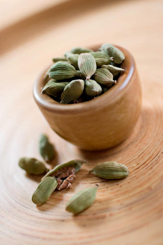 无人,竖图,俯视,室内,白天,植物,一堆,许多,堆叠,堆积,陶瓷,种子,草药,药草,陶瓷制品,很多,中药,一只,容器,碗,储藏,堆,豆蔻,放置,搁置,安排,储存,药材,中草药,中药材,本草,消食,白豆蔻,彩图,高角度拍摄,贮存,开胃