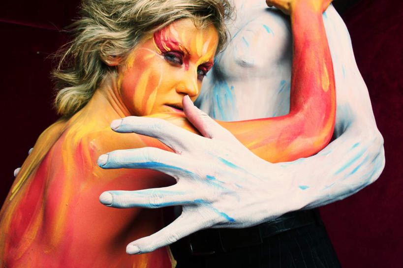 西方人,手,裸体,两个人,家庭,夫妻,抱,横图,室内,特写,白天,正面,抽象,爱情,跳舞,绘画,欧洲,欧洲人,展开,张开,红色背景,艺术,彩绘,图案,艺术品,古典,浪漫,注视,文化,裸露,工艺品,观察,看,品味,概念,温暖,温馨,一家人,手部,恩爱,恋人,摄影,影棚,抱着,观看,单手,美术,和睦,察看,暴露,高雅,搂着,关注,舞姿,美学,袒露,赤身,图文,男人,男性,年轻男性,年轻女性,女人,女性,白种人,年轻人,夫妇,情侣,怀抱,搂,搂抱,相抱,拥抱,半身,彩图,影棚拍摄,拍摄,舞蹈,伴侣,融洽