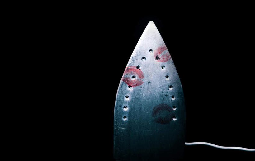 无人,横图,室内,特写,白天,正面,化妆,美容,静物,餐具,金属制品,护肤,黑色背景,金属,工具,刀具,一个,唇膏,口红,刀,保养,享受,休闲,放松,保健,摄影,肮脏,影棚,单个,餐刀,养颜,邋遢,龌龊,污秽,彩图,影棚拍摄,拍摄,唇印