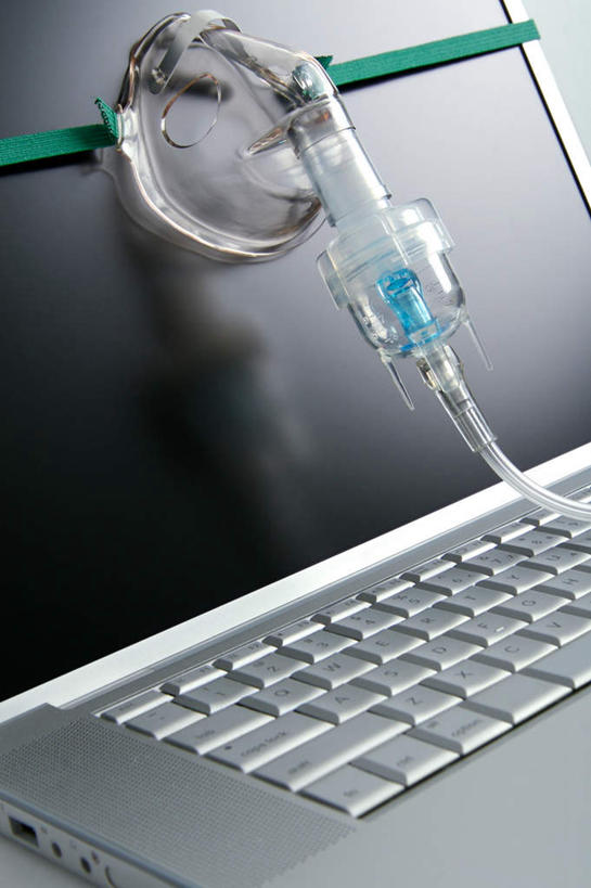 无人,竖图,俯视,室内,白天,安全,电脑,笔记本电脑,键盘,阴影,反射,分离,网络,英文,标志,面具,器材,文字,影子,字符,塑料,字母,防护,过滤,分开,输入设备,通讯设备,标识,塑料制品,隔断,遮掩,英文字母,保护,隔离,无线,掩盖,遮挡,面罩,净化,间隔,通信设备,无线网络,防毒面具,无线上网,便携式电脑,遮盖,掩饰,断绝,隔开,屏蔽,屏绝,远离,中断,阻遏,阻隔,导气管,防护器材,滤毒罐,手提电脑,彩图,高角度拍摄