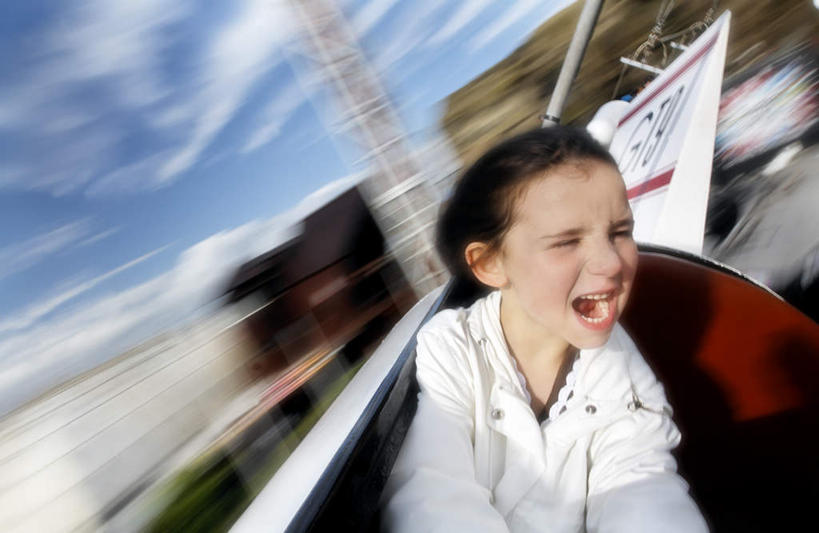 西方人,儿童,一个人,横图,室外,白天,正面,游戏,纯洁,欧洲,欧洲人,仅一个女性,仅一个人,阴影,朦胧,模糊,光线,影子,云,云朵,玩,云彩,旋转,娱乐,小孩,蓝色,白云,蓝天,天空,阳光,天,仅一个小孩,休闲,可爱,童年,童趣,晴朗,活动,快速,发泄,消遣,智力,童真,烂漫,无邪,快捷,宣泄,疾速,倏地,天真,女孩,女人,女性,白种人,孩子,晴空,玩耍,嬉戏,半身,彩图,女生