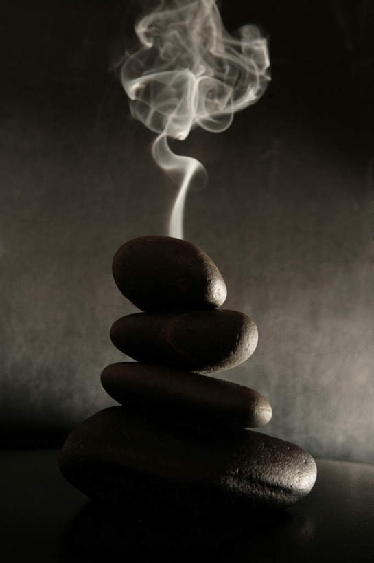 无人,竖图,黑白,室内,特写,白天,正面,石头,雾,静物,一堆,许多,阴影,堆叠,堆积,沸腾,光线,蒸汽,石子,影子,烟雾,灯光,水蒸气,很多,飘逸,堆,蒸发,石块