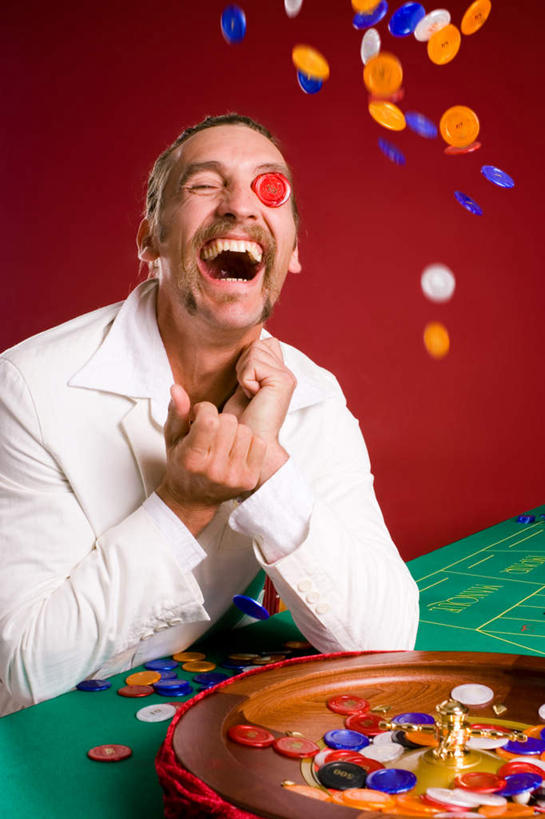 西方人,脸,头,眼睛,鼻子,嘴,耳朵,脸颊,眉毛,睫毛,手,一个人,摸,竖图,室内,白天,正面,兴奋,热情,桌面,桌子,椅子,欧洲,欧洲人,瞳孔,仅一个男性,仅一个人,抚摸,新鲜,透明,木制,木椅,墙,开放,墙壁,墙面,仅一个年轻男性,红色,蓝色,绿色,木制品,健康,温暖,手部,奔放,活力,积极,激情,筹码,眼部,朝气,青春,暖色,吉祥,生命,和平,安详,转轮,饱满,理智,沉静,革命,热烈,赤色,充实,斗志,喜气,主动,冷色,高深,冷淡,男人,男性,年轻男性,白种人,头部,鼻,鼻孔,耳,耳部,睫,口,口腔,脸部,脸蛋,眉,面部,眼,眼睫毛,眼眉,嘴巴,嘴唇,触摸,接触,半身,彩图,欢乐,眼眉毛