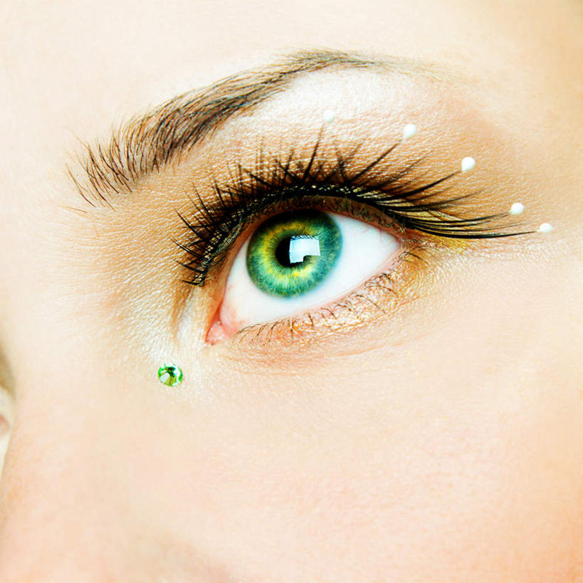 西方人,眼睛,眉毛,睫毛,一个人,方图,室内,特写,白天,正面,欧洲,欧洲人,瞳孔,仅一个年轻女性,仅一个女性,仅一个人,阴影,新鲜,反射,影子,注视,绿色,水钻,观察,看,眼部,观看,青春,察看,生命,关注,和平,安详,冷色,年轻女性,女人,女性,白种人,睫,眉,眼,眼睫毛,眼眉,半身,彩图,眼眉毛