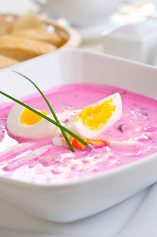 点心,面包,无人,竖图,俯视,室内,特写,白天,烹饪,西餐,静物,餐具,切开,阴影,反射,碟子,盘,影子,蛋,鸡蛋,料理,食品,面点,菜肴,美食,食物,糕点,盘子,碟,切,罗宋汤,西式,佳肴,剖面,切面,卵,彩图,高角度拍摄