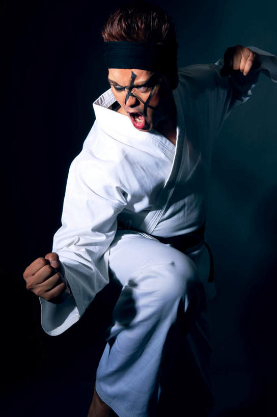 东方人,一个人,运动员,竖图,室内,白天,正面,抽象,运动服,绘画,武术,亚洲,仅一个男性,仅一个人,握,黑色背景,服装,艺术,彩绘,图案,艺术品,古典,黄种人,文化,鼓励,仅一个年轻男性,衣服,白色,工艺品,加油,品味,手势,握拳,张嘴,概念,打气,握着,姿势,摄影,服饰,影棚,美术,姿态,高雅,衣着,穿着,鼓舞,空手道,张大嘴巴,美学,衣饰,姿式,图文,男人,男性,年轻男性,亚洲人,张开嘴,体育运动员,运动选手,半身,彩图,影棚拍摄,拍摄,涂鸦,运动装