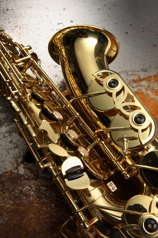 无人,竖图,俯视,室内,白天,金属制品,灰色背景,艺术,金属,管乐器,乐器,萨克斯,铜管乐器,地面,音乐,一个,摄影,影棚,单个,萨克斯风,萨克斯管,彩图,高角度拍摄,影棚拍摄,拍摄