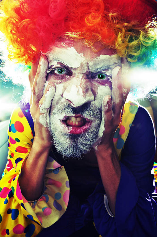 西方人,脸,头,脸颊,一个人,站,竖图,室内,白天,正面,欧洲,欧洲人,仅一个男性,仅一个人,服装,假发,注视,衣服,观察,看,站着,仅一个老年男性,服饰,观看,察看,衣着,穿着,关注,演出服,衣饰,老年男性,男人,男性,白种人,头部,脸部,脸蛋,面部,站立,半身,彩图