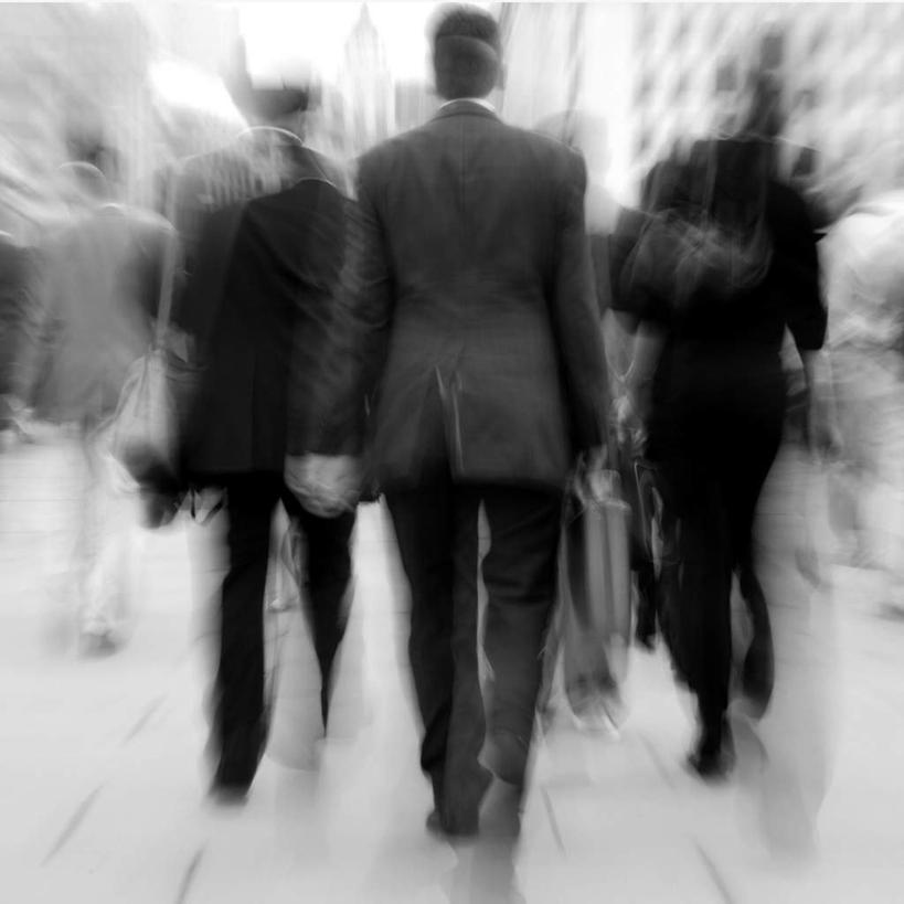 西方人,走,方图,室外,白天,职员,欧洲,欧洲人,阴影,朦胧,模糊,光线,包,公文包,影子,许多人,背面,阳光,一群人,公事包,男人,男性,年轻男性,白种人,白领,商人,上班族,步行,散步,走路,彩图,全身,白领阶层,办公室职员