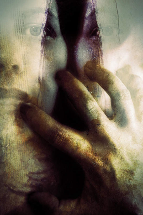 西方人,脸,头,脸颊,手,一个人,无人,摸,竖图,插画,室内,白天,正面,数码,科技,欧洲,欧洲人,仅一个年轻女性,仅一个女性,仅一个人,抚摸,阴影,网络,血,高光,几何,计算机图形,合成,图画,注视,画,一只,观察,看,手部,肮脏,观看,电脑合成图,数码合成图,察看,关注,漫画,邋遢,写实,具体,具象,龌龊,污秽,血渍,年轻女性,女人,女性,白种人,头部,脸部,脸蛋,面部,触摸,接触,半身,彩图,五指张开