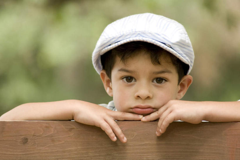 西方人,儿童,脸,头,眼睛,鼻子,嘴,脸颊,眉毛,睫毛,手,一个人,横图,室外,白天,正面,旅游,度假,纯洁,美景,植物,帽子,欧洲,欧洲人,双手,瞳孔,仅一个男性,仅一个人,朦胧,模糊,景观,注视,娱乐,小孩,绿色,自然,观察,看,趴着,仅一个小孩,享受,休闲,手部,景色,放松,可爱,童年,童趣,眼部,生长,成长,观看,察看,关注,自然风光,童真,烂漫,无邪,一顶,天真,男孩,男人,男性,白种人,孩子,头部,鼻,鼻孔,睫,脸部,脸蛋,眉,面部,眼,眼睫毛,眼眉,嘴巴,嘴唇,趴,半身,彩图,眼眉毛,男生