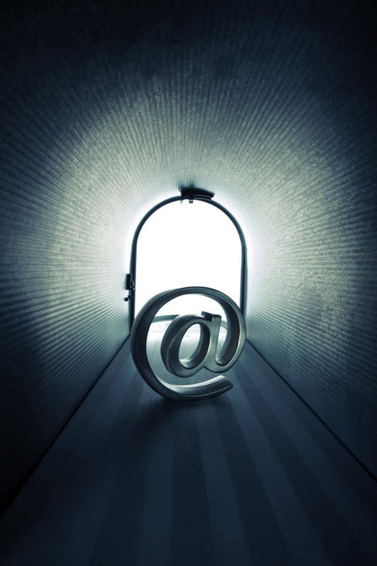 无人,竖图,室内,白天,正面,商务,通讯,互联网,技术,科技,光晕,银,美国,网络,网址,信息,金属,标志,符号,数字,文字,邮件,标识,邮筒,邮箱,蓝色,通信,创意,摄影,邮政,三维图形,计算机,电子商务,彩图