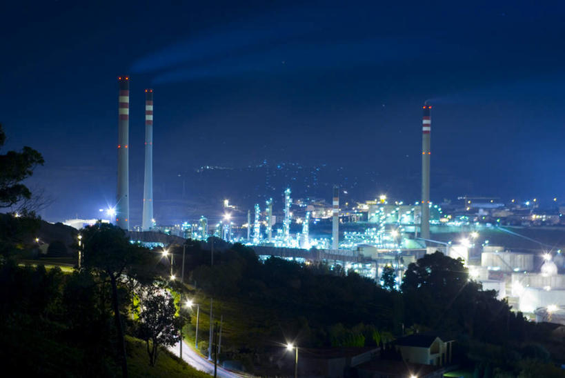 无人,横图,俯视,室外,夜晚,度假,烟囱,美景,树林,植物,城市风光,城市,道路,路,路灯,公路,照明,西班牙,欧洲,一排,阴影,整齐,光线,影子,景观,灯光,交通,娱乐,灯,树,树木,排列,绿色,自然,享受,休闲,景色,放松,生长,成长,照亮,照明设备,队列,南欧,西班牙王国,加利西亚,加利西亚自治区,马路,彩图,高角度拍摄