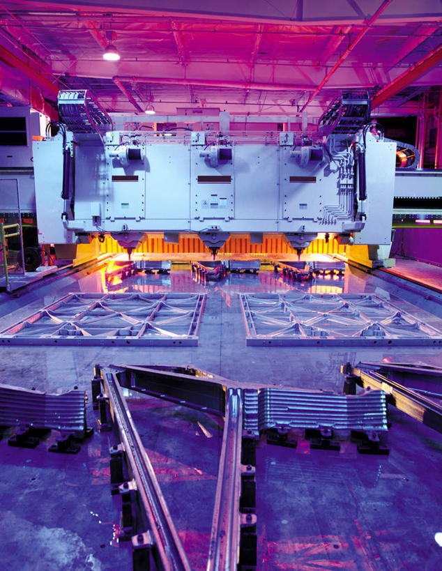 无人,工厂,竖图,室内,白天,正面,机器,技术,金属制品,阴影,反射,金属,瓷砖,地砖,影子,墙,地面,墙壁,墙面,机械,生产,制造,铝,彩图,工地,制造厂